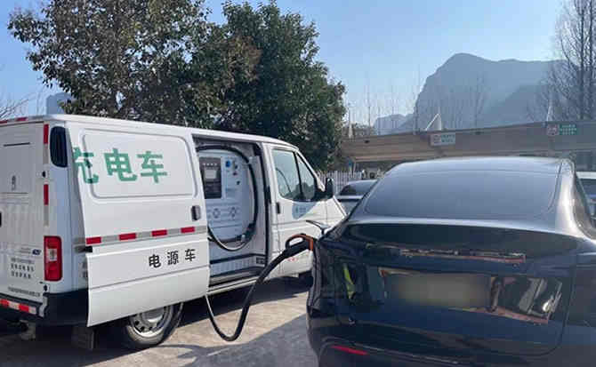 东港汽车搭电