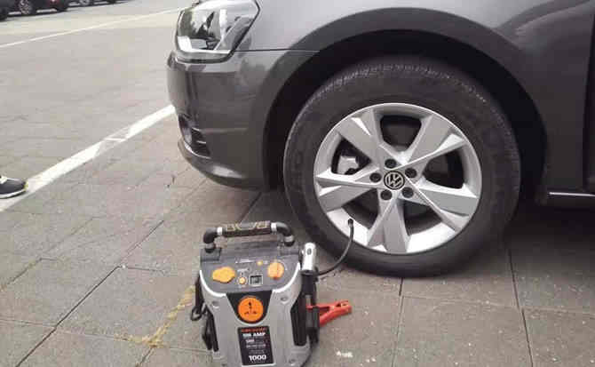 东港汽车搭电案例